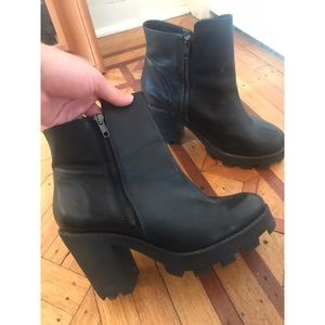 Agenda Platform Boots